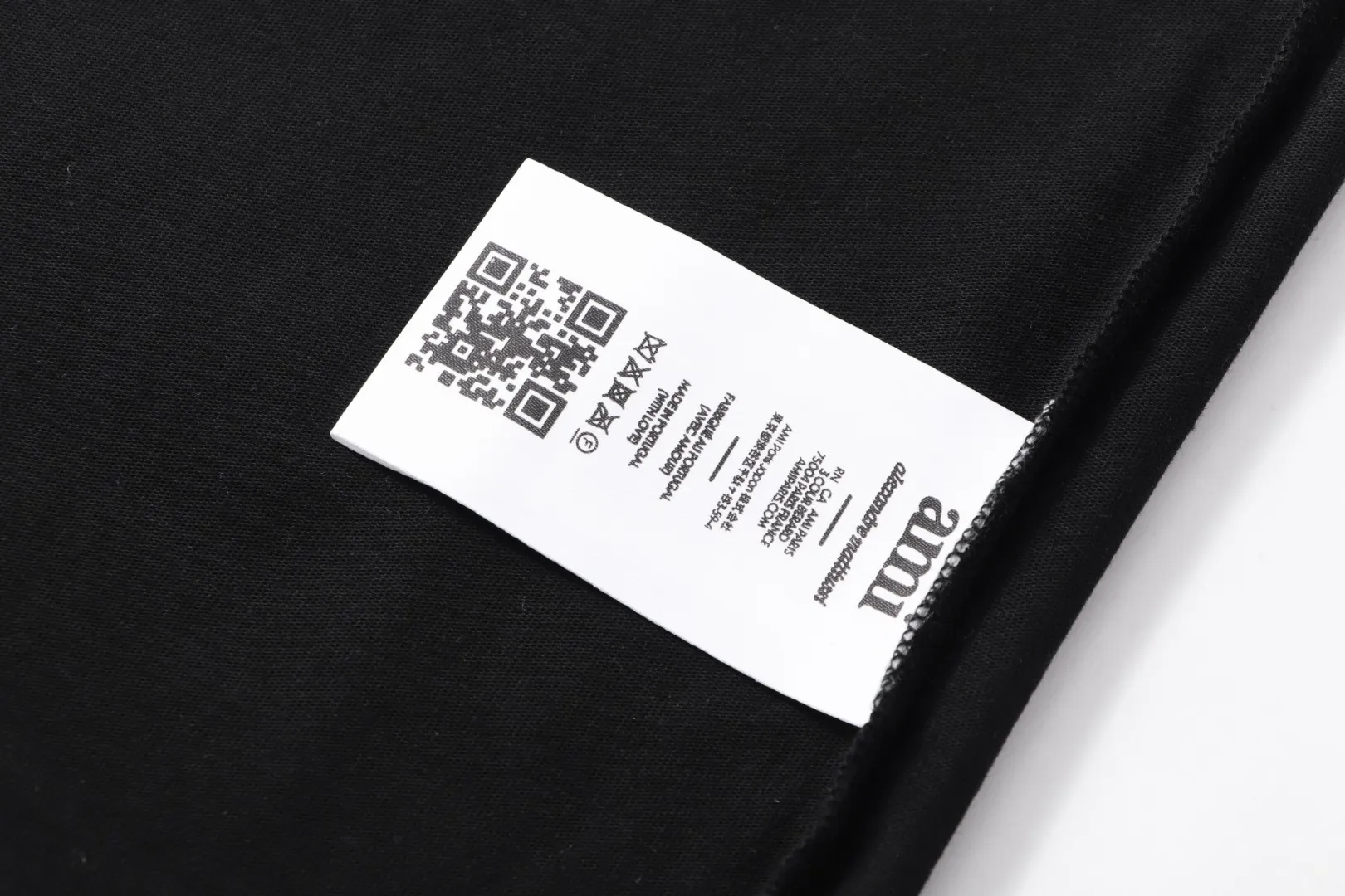 Style No.: A 008# P57 Ami 2026 Spring/Summer New Arrival T-shirt Short Sleeve The workmanship of this chapter is extremely cumbersome and complicated. It uses water-soluble polyester and water-soluble thread, first starting the pattern, dyeing, then air-drying, shaping, and then laser processing of details. The process time is long, which distinguishes it from the garbage version of the leaky bottom fabric on the market. We completely restore the correct version of the official website 1:1, with high-weight fabrics, synchronized detail routing, and restored official website letter embroidery, which is the only correct version on the entire network. Color: Apricot Black Navy Blue White Sizes: S-XL